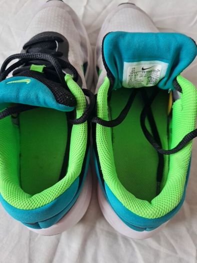 2024 nike revolution size 5.5 eu 38.5 grey/green in excellent condition