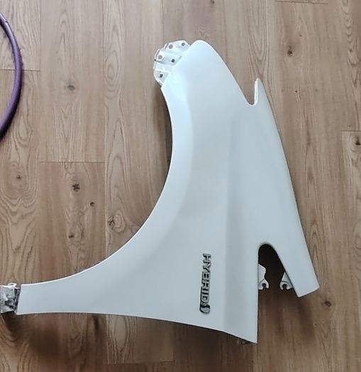 Toyota Prius Alpha Left wing (fender)