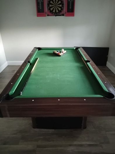 Pool table