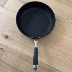 Cast iron frying pan