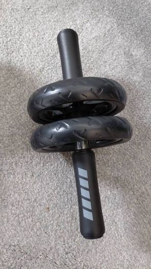 14oz Venum Boxing Gloves and Ab Roller