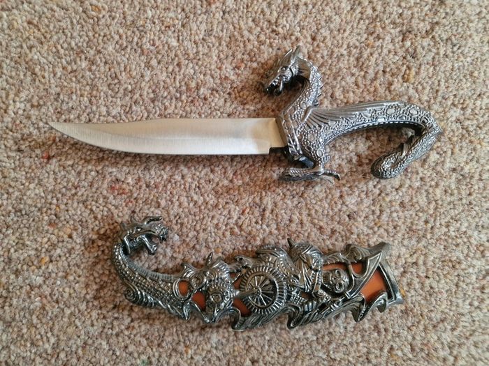 Dragon Design Knife with Sheath