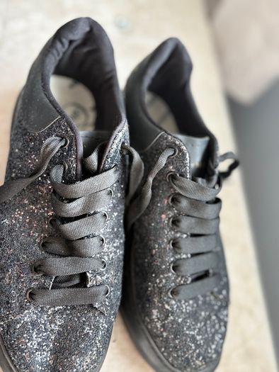 black trainers