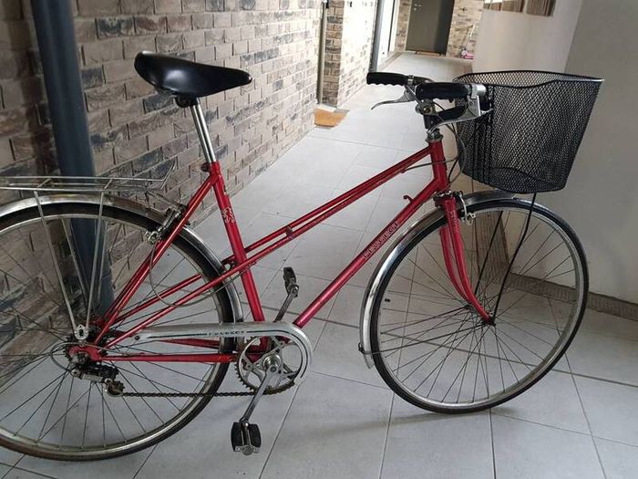 Retro Peugeot ladies bike( can deliver)