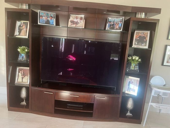Italian TV/Display Unit - FREE, today only