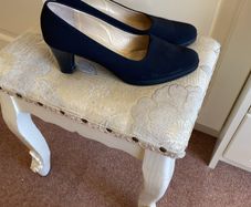 Peter Kaiser size 7 black court shoe - worn once