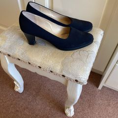 Peter Kaiser size 7 black court shoe - worn once