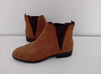 Ladies Chelsea Style Boots (New!)