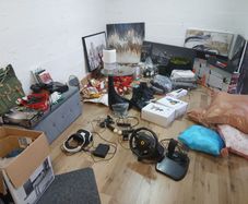Large Carboot lot