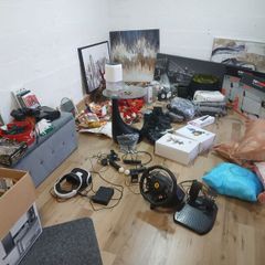 Large Carboot lot