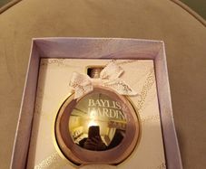 Bath and shower bubbles christmas bauble