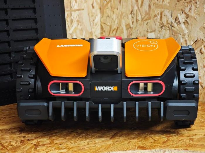Sale!! Worx Landroid Vision L1600 WR216E Robot Mower - Complete Kit!