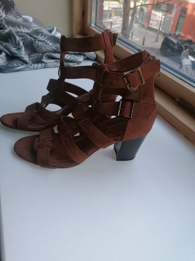 beautiful tan sandles