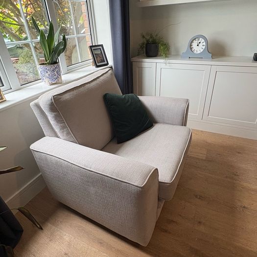 Price drop ! Three piece suite - excellent quality