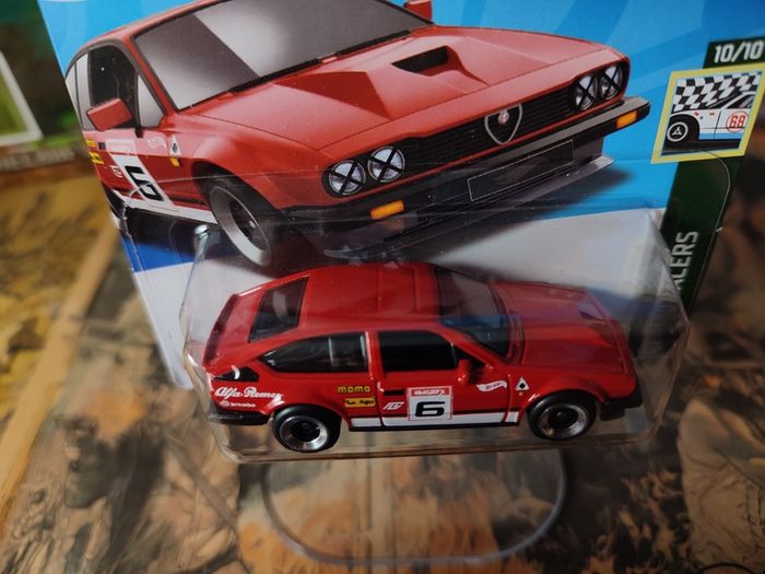 Alfa Romeo GTV6 3.0 ! Red Variant ! HW Retro Racers ! 2022 ! Hot Wheels ! Mattel !