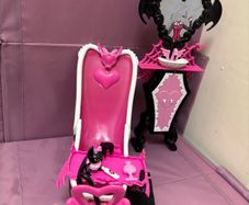Monster High Doll Draculaura Powder Room Playset Furniture Set