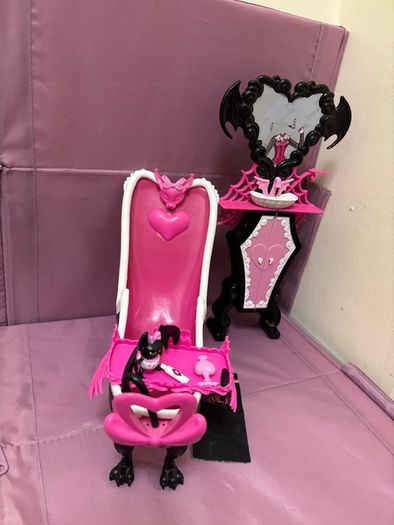 Monster High Doll Draculaura Powder Room Playset Furniture Set