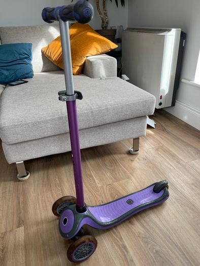 globber scooter with light on wheels