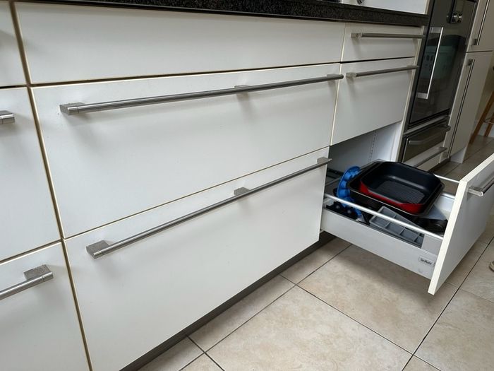 SieMatic Kitchen with Granite Worktops and Appliances