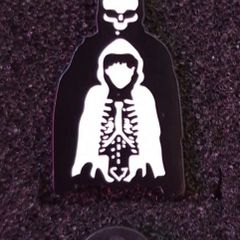 Donnie darko, pin back badge.