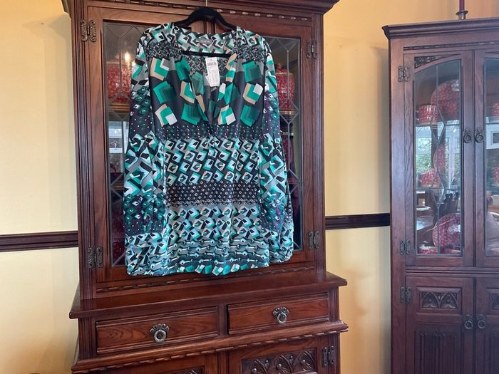 SAMOON further reduced. new top in green with mixed colours . Long sleeved and open v neck front