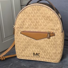 Genuine Michael Kors bag in perfect condition. It can be worn in two ways, as a backpack or over the shoulder. Stylish and versatile, with no signs of wear.