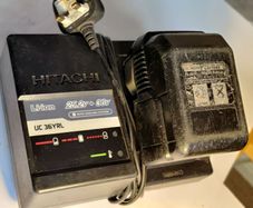 Hitachi battery charger UC 36YRL + 1 battery