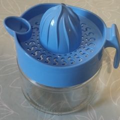 Manual Citrus Juicer with Container