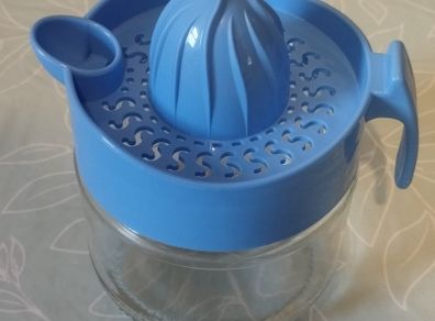 Manual Citrus Juicer with Container