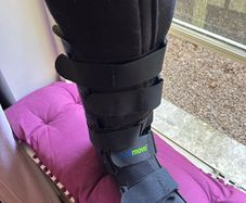 Medical boot best and walking sticks