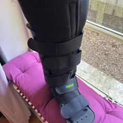 Medical boot best and walking sticks