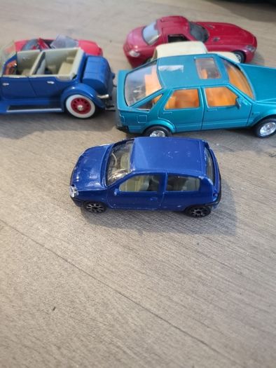 Vintage Die-Cast Model Car Collection - Corgi, Maisto, Matchbox