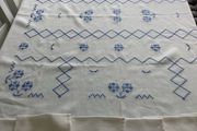 Vintage tablecloth plus 6 matching napkins.