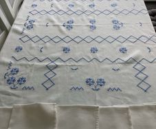Vintage tablecloth plus 6 matching napkins.