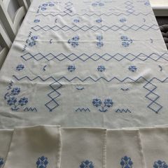 Vintage tablecloth plus 6 matching napkins.