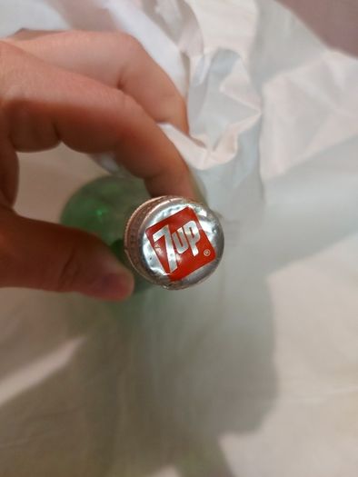 7up bottle with cap,used condition,nice advertising, price includes post to anywhere in Ireland thank you,see pictures,