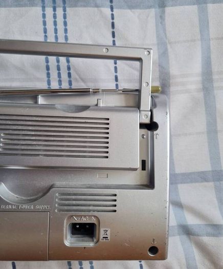 Sony ICF-704l radio player silver works perfectly in excellent condition