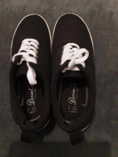Canvas Shoes .. Size: 7 UK