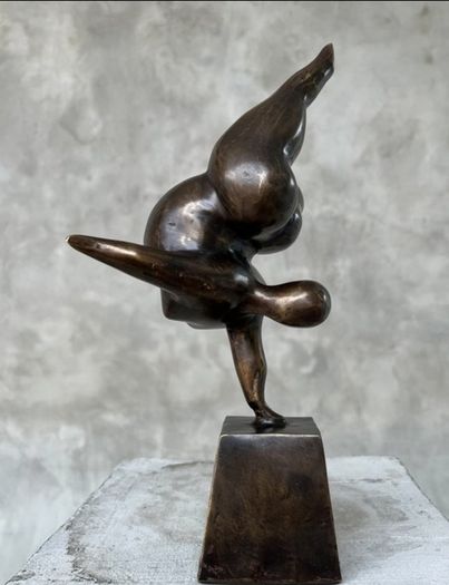 Balancing Lady (30cm) - Bronze