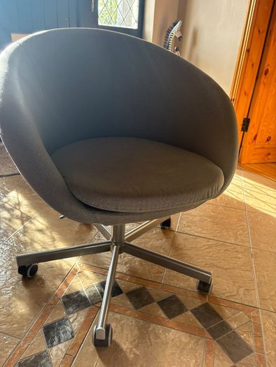 office/desk chair with wheels