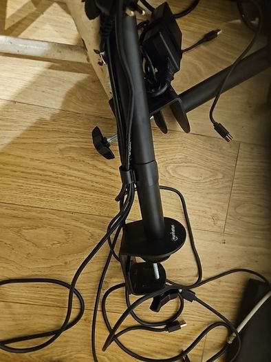 Dual monitor desktop mount (Manhattan Brand)