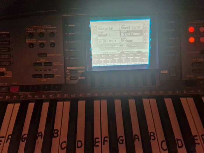 Yamaha PSR 8000 workstation keyboard