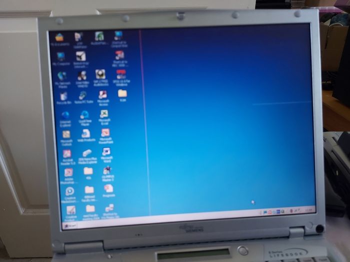 Rare Vintage Fujitsu Siemens Lifebook, E Series, FPC07048B Part number CP127259, Running Windows 2000 Professional, uses 3.5 floppy disk, 20GB HDD, amd all the connecting Ports from 30 years ago Era