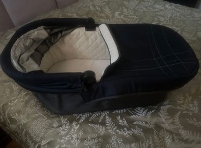 Uppababy vista navy bassinet