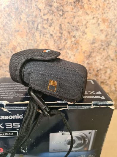PANASONIC LUMIX FX35 digital camera 10.1MP megapixels boxed with battery charger memory card and case