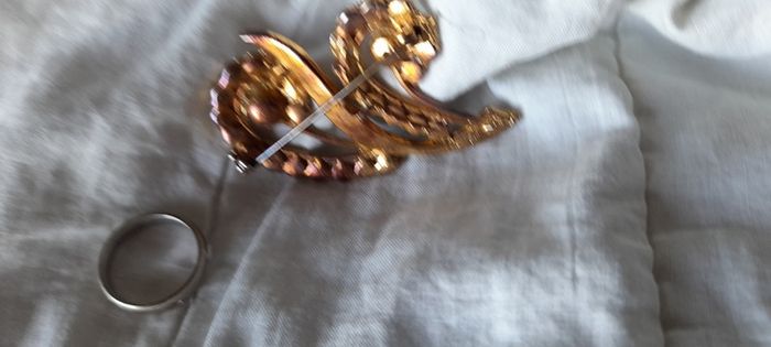 Absolutely Beautiful Vintage Brooch