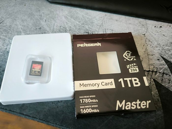 CFexpress Card type A (Sony) + Reader