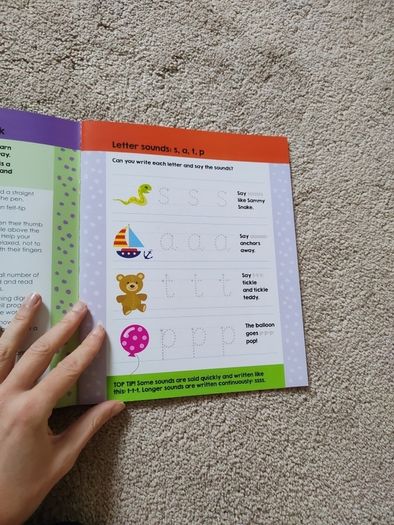 early reader books bundle of 5 books level 1 & 2 plus Write and Wipe  phonics book