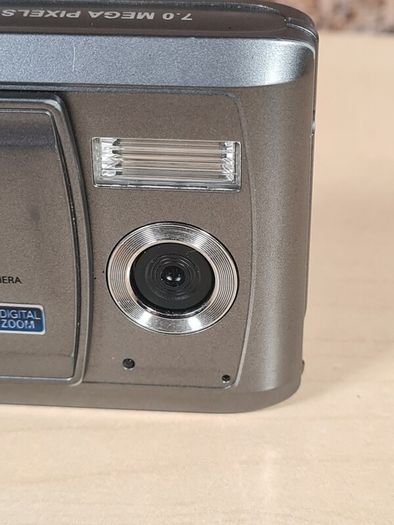 Vivitar Vivicam 7100s Digital Camera 7mp Mega Pixels Compact No Battery Charger Or Memory Card