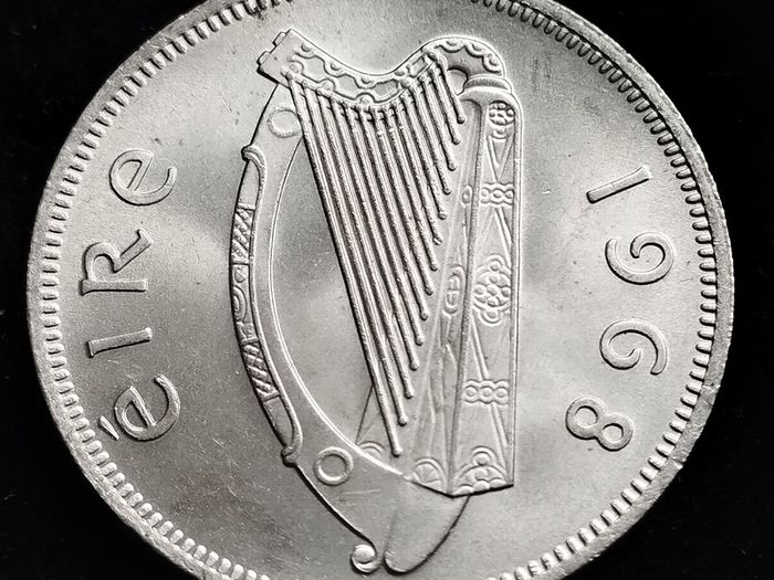 [2680] - Ireland - 1968 - Florin - Irish 2s - KM.15a - UNC
